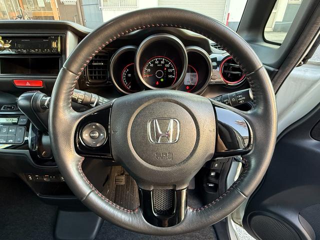 Ｎ－ＢＯＸカスタム Ｇ　ＳＳパッケージ　ツートンカラースタイル／パワースライドドア／シートヒーター／スマートキー×２／ＥＴＣ／カロッツェリアオーディオ／ＡＵＸ／ＨＩＤヘッドライト／オートライト／オート格納ミラー／純正１４インチアルミホイール（20枚目）