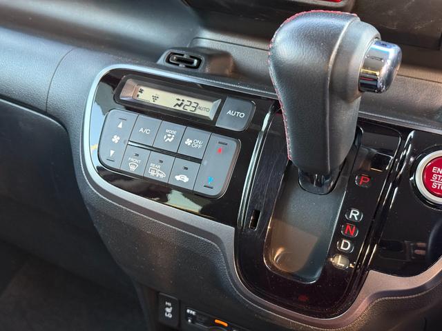 Ｎ－ＢＯＸカスタム Ｇ　ＳＳパッケージ　ツートンカラースタイル／パワースライドドア／シートヒーター／スマートキー×２／ＥＴＣ／カロッツェリアオーディオ／ＡＵＸ／ＨＩＤヘッドライト／オートライト／オート格納ミラー／純正１４インチアルミホイール（24枚目）