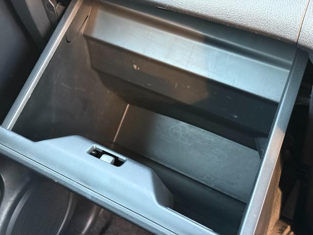 Ｎ－ＢＯＸカスタム Ｇ　ＳＳパッケージ　ツートンカラースタイル／パワースライドドア／シートヒーター／スマートキー×２／ＥＴＣ／カロッツェリアオーディオ／ＡＵＸ／ＨＩＤヘッドライト／オートライト／オート格納ミラー／純正１４インチアルミホイール（27枚目）