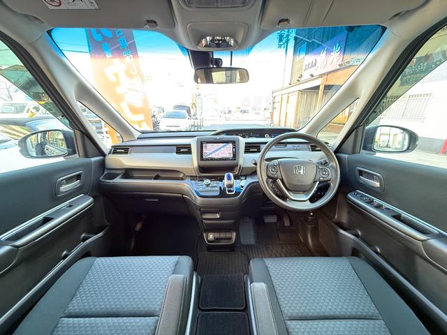 フリード＋ハイブリッド ハイブリッドＧ・ホンダセンシング　／衝突軽減／両側パワースライドドア／純正ナビ／Ｂｌｕｅｔｏｏｔｈ／バックモニター／フルセグ／ＥＴＣ／ＬＥＤヘッドライト／オートライト／ステアリングスイッチ／純正１５インチアルミホイール（3枚目）