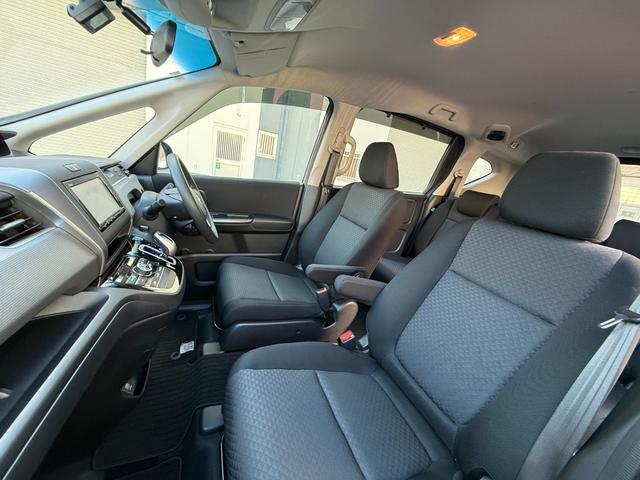 フリード＋ハイブリッド ハイブリッドＧ・ホンダセンシング　／衝突軽減／両側パワースライドドア／純正ナビ／Ｂｌｕｅｔｏｏｔｈ／バックモニター／フルセグ／ＥＴＣ／ＬＥＤヘッドライト／オートライト／ステアリングスイッチ／純正１５インチアルミホイール（6枚目）