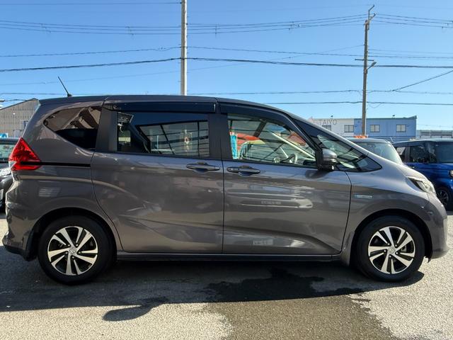 フリード＋ハイブリッド ハイブリッドＧ・ホンダセンシング　／衝突軽減／両側パワースライドドア／純正ナビ／Ｂｌｕｅｔｏｏｔｈ／バックモニター／フルセグ／ＥＴＣ／ＬＥＤヘッドライト／オートライト／ステアリングスイッチ／純正１５インチアルミホイール（43枚目）