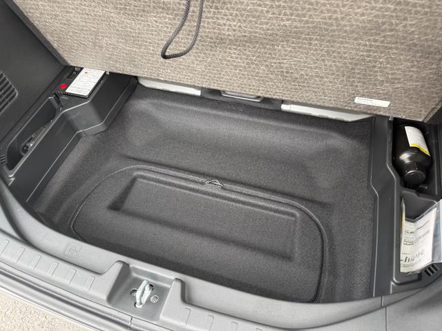 N-ONE プレミアム /衝突軽減/純正ナビ/Bluetooth/フルセグ/ビルトインETC/ドライブレコーダー/クルーズコントロール/ハーフレザーシート/HIDヘッドライト/オートライト/電動格納ミラー/スマートキー(11枚目)