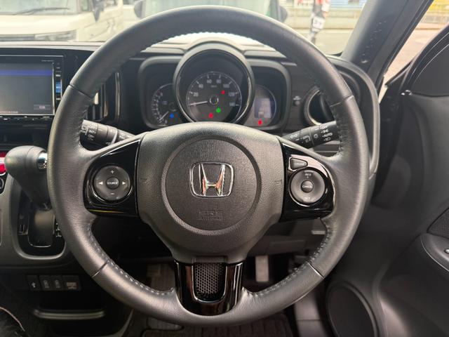 N-ONE プレミアム /衝突軽減/純正ナビ/Bluetooth/フルセグ/ビルトインETC/ドライブレコーダー/クルーズコントロール/ハーフレザーシート/HIDヘッドライト/オートライト/電動格納ミラー/スマートキー(18枚目)