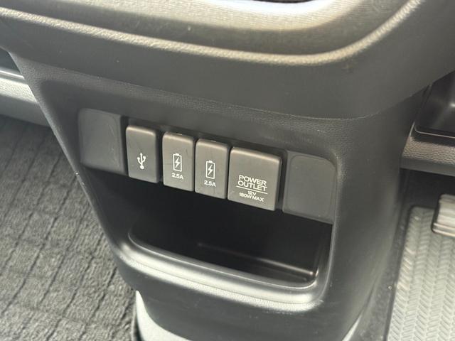 N-ONE プレミアム /衝突軽減/純正ナビ/Bluetooth/フルセグ/ビルトインETC/ドライブレコーダー/クルーズコントロール/ハーフレザーシート/HIDヘッドライト/オートライト/電動格納ミラー/スマートキー(24枚目)