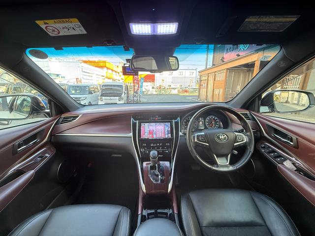 ハリアー プレミアム　／衝突軽減／９型ナビ／Ｂｌｕｅｔｏｏｔｈ／バック＆フロントモニター／フルセグ／前後ドライブレコーダー／電動リアゲート／レーダークルーズ／クリアランスソナー／ハーフレザーシート／パワーシート（3枚目）