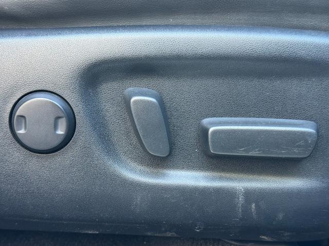 ハリアー プレミアム　／衝突軽減／９型ナビ／Ｂｌｕｅｔｏｏｔｈ／バック＆フロントモニター／フルセグ／前後ドライブレコーダー／電動リアゲート／レーダークルーズ／クリアランスソナー／ハーフレザーシート／パワーシート（21枚目）