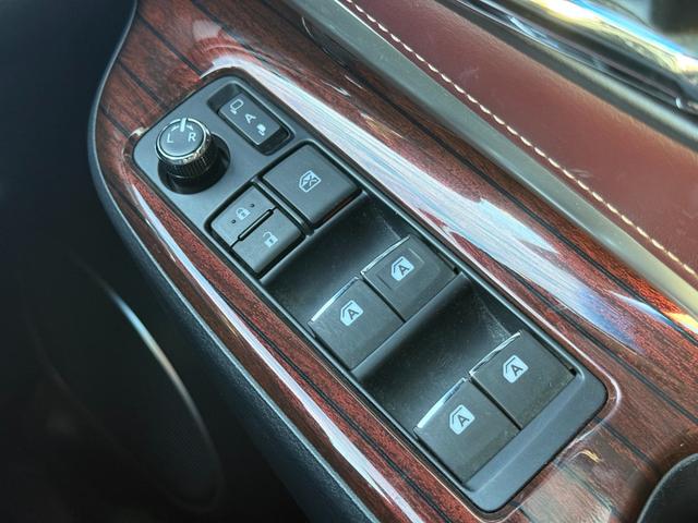 ハリアー プレミアム　／衝突軽減／９型ナビ／Ｂｌｕｅｔｏｏｔｈ／バック＆フロントモニター／フルセグ／前後ドライブレコーダー／電動リアゲート／レーダークルーズ／クリアランスソナー／ハーフレザーシート／パワーシート（31枚目）