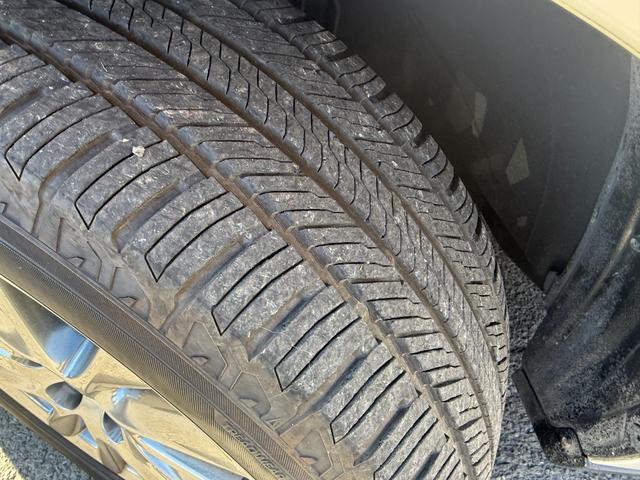 ハリアー プレミアム　／衝突軽減／９型ナビ／Ｂｌｕｅｔｏｏｔｈ／バック＆フロントモニター／フルセグ／前後ドライブレコーダー／電動リアゲート／レーダークルーズ／クリアランスソナー／ハーフレザーシート／パワーシート（40枚目）