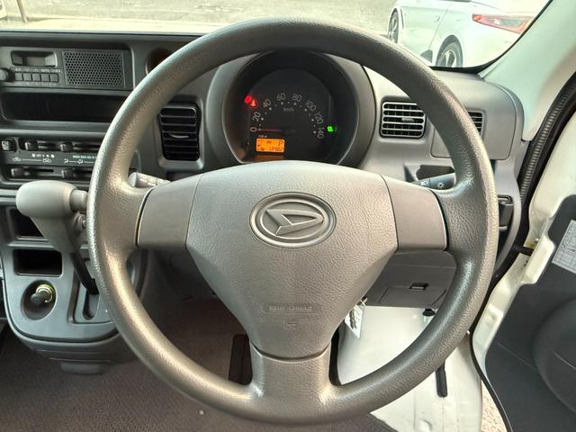 ハイゼットカーゴ ＤＸ　ハイルーフ／キーレス／パワーウィンドウ／ドライブレコーダー／オートマ／２０２４年製ブリジストンタイヤ／オーバーヘッドコンソール／フルフラット（17枚目）