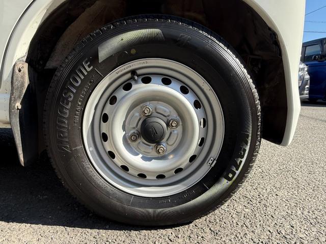 ハイゼットカーゴ ＤＸ　ハイルーフ／キーレス／パワーウィンドウ／ドライブレコーダー／オートマ／２０２４年製ブリジストンタイヤ／オーバーヘッドコンソール／フルフラット（33枚目）