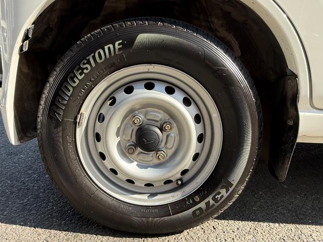 ハイゼットカーゴ ＤＸ　ハイルーフ／キーレス／パワーウィンドウ／ドライブレコーダー／オートマ／２０２４年製ブリジストンタイヤ／オーバーヘッドコンソール／フルフラット（34枚目）