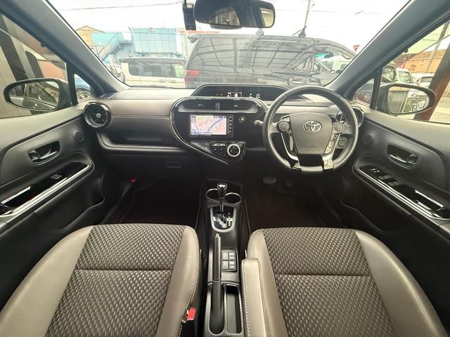 アクア クロスオーバー グラム /衝突軽減/純正ナビ/Bluetooth/バックモニター/テレビ/ドライブレコーダー/ハーフレザーシート/スマートキー/クリアランスソナー/純正16インチアルミホイール/レーンキープアシスト(3枚目)