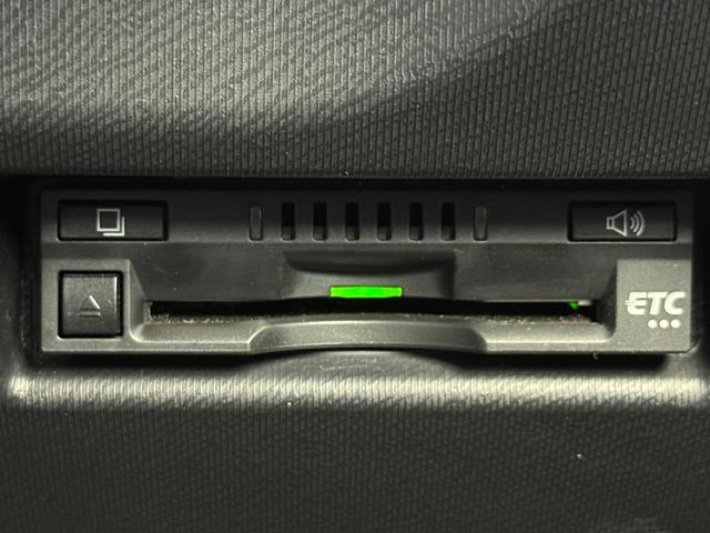 アクア クロスオーバー グラム /衝突軽減/純正ナビ/Bluetooth/バックモニター/テレビ/ドライブレコーダー/ハーフレザーシート/スマートキー/クリアランスソナー/純正16インチアルミホイール/レーンキープアシスト(19枚目)