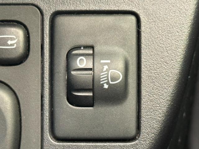 アクア クロスオーバー グラム /衝突軽減/純正ナビ/Bluetooth/バックモニター/テレビ/ドライブレコーダー/ハーフレザーシート/スマートキー/クリアランスソナー/純正16インチアルミホイール/レーンキープアシスト(29枚目)