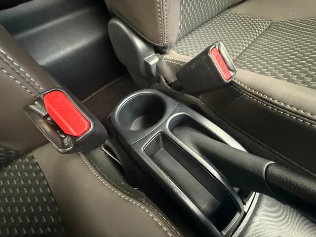 アクア クロスオーバー グラム /衝突軽減/純正ナビ/Bluetooth/バックモニター/テレビ/ドライブレコーダー/ハーフレザーシート/スマートキー/クリアランスソナー/純正16インチアルミホイール/レーンキープアシスト(37枚目)