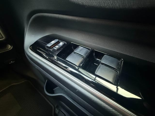 アクア クロスオーバー グラム /衝突軽減/純正ナビ/Bluetooth/バックモニター/テレビ/ドライブレコーダー/ハーフレザーシート/スマートキー/クリアランスソナー/純正16インチアルミホイール/レーンキープアシスト(38枚目)