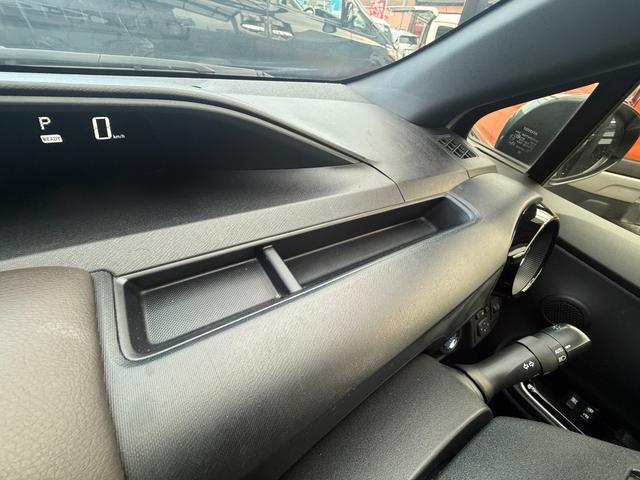 アクア クロスオーバー グラム /衝突軽減/純正ナビ/Bluetooth/バックモニター/テレビ/ドライブレコーダー/ハーフレザーシート/スマートキー/クリアランスソナー/純正16インチアルミホイール/レーンキープアシスト(50枚目)