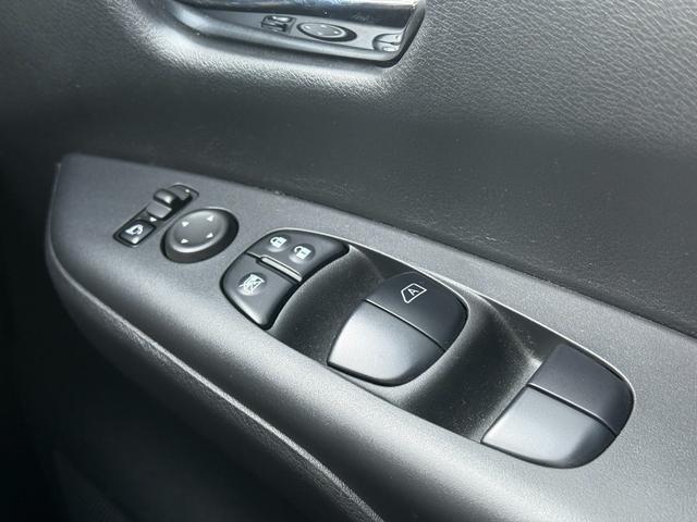 セレナ ハイウェイスター　／両側パワースライドドア／純正ナビ／Ｂｌｕｅｔｏｏｔｈ／バックモニター／フルセグ／ドライブレコーダー／ビルトインＥＴＣ／オートステップ／コーナーセンサー／オートライト／シートバックテーブル（24枚目）