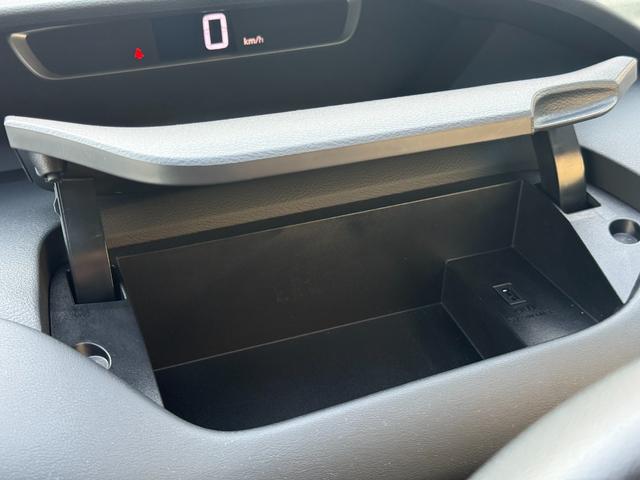 セレナ ハイウェイスター　／両側パワースライドドア／純正ナビ／Ｂｌｕｅｔｏｏｔｈ／バックモニター／フルセグ／ドライブレコーダー／ビルトインＥＴＣ／オートステップ／コーナーセンサー／オートライト／シートバックテーブル（27枚目）