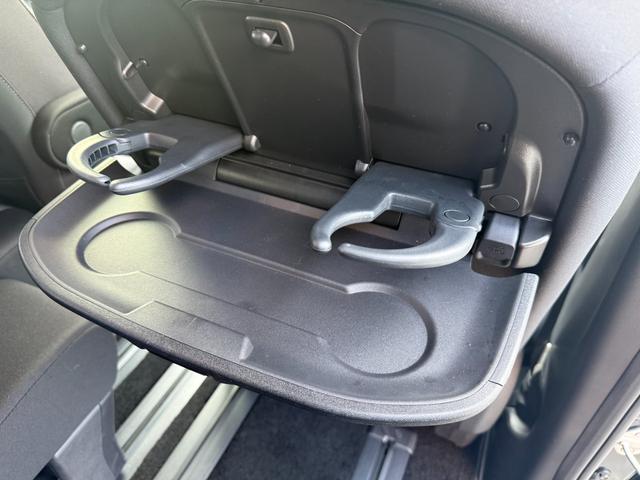 セレナ ハイウェイスター　／両側パワースライドドア／純正ナビ／Ｂｌｕｅｔｏｏｔｈ／バックモニター／フルセグ／ドライブレコーダー／ビルトインＥＴＣ／オートステップ／コーナーセンサー／オートライト／シートバックテーブル（32枚目）