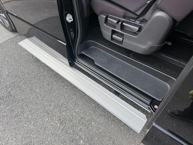 セレナ ハイウェイスター　／両側パワースライドドア／純正ナビ／Ｂｌｕｅｔｏｏｔｈ／バックモニター／フルセグ／ドライブレコーダー／ビルトインＥＴＣ／オートステップ／コーナーセンサー／オートライト／シートバックテーブル（34枚目）