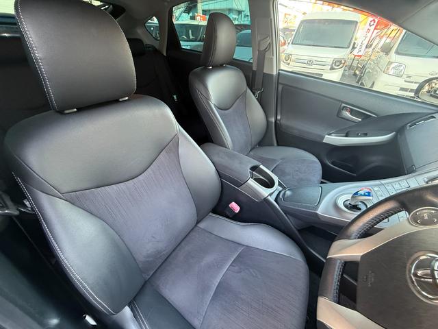 プリウス G 純正ナビ/Bluetooth/バックモニター/フルセグ/ドライブレコーダー/ハーフレザーシート/パワーシート/クルーズコントロール/ステアリングスイッチ/オートライト/スマートキー(4枚目)