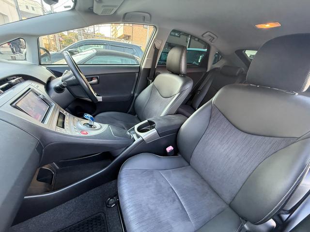 プリウス G 純正ナビ/Bluetooth/バックモニター/フルセグ/ドライブレコーダー/ハーフレザーシート/パワーシート/クルーズコントロール/ステアリングスイッチ/オートライト/スマートキー(5枚目)