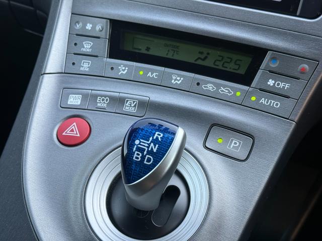 プリウス G 純正ナビ/Bluetooth/バックモニター/フルセグ/ドライブレコーダー/ハーフレザーシート/パワーシート/クルーズコントロール/ステアリングスイッチ/オートライト/スマートキー(26枚目)