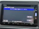ハイブリッドＺ・ホンダセンシング　／衝突軽減／ナビ／デジタルミラー型前後ドラレコ／Ｂｌｕｅｔｏｏｔｈ／バックカメラ／フルセグ／ＥＴＣ／レーダー探知機／ハーフレザーシート＆ヒーター／ＬＥＤヘッド／オートライト／パドルシフト／純正１７ＡＷ（13枚目）