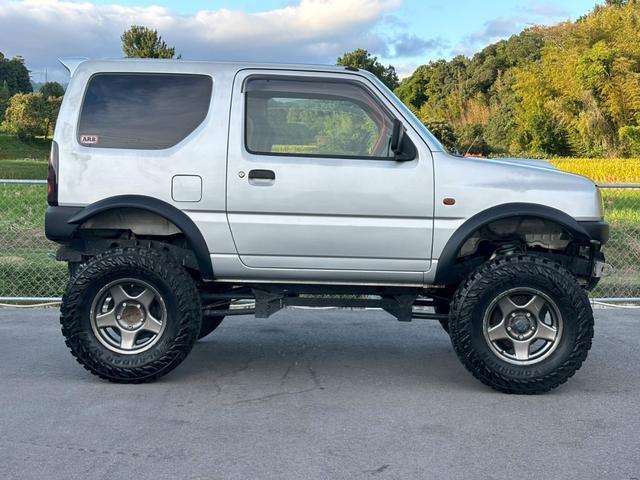 ジムニー ＸＬ　４ＷＤ　リフトアップ　オーバーフェンダー　ロールバー（6枚目）