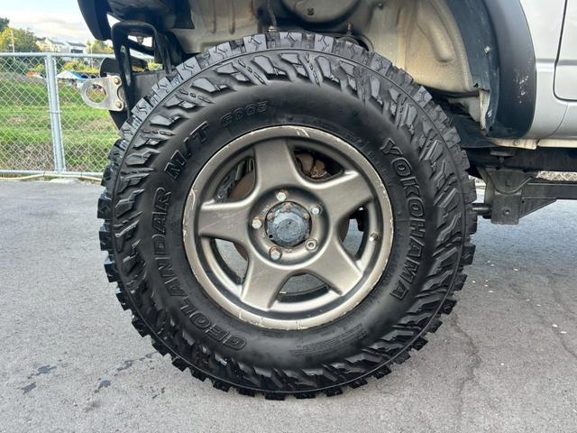 ジムニー ＸＬ　４ＷＤ　リフトアップ　オーバーフェンダー　ロールバー（24枚目）