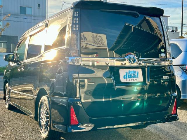 ヴォクシー ハイブリッドＺＳ　純正大型ナビ　フルセグテレビ　バックカメラ　天井モニター　衝突軽減　両側電動　スマートキー　ＬＥＤヘッドライト　フォグ　ＥＴＣ　純正アルミ（5枚目）