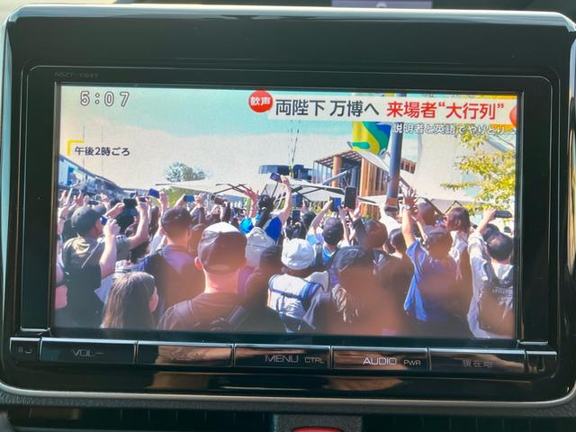 ノア ハイブリッドＸ　純正大型ナビ　フルセグテレビ　バックカメラ　天井モニター　左側電動　スマートキー　ＬＥＤヘッドライト　ＥＴＣ　純正アルミ（22枚目）
