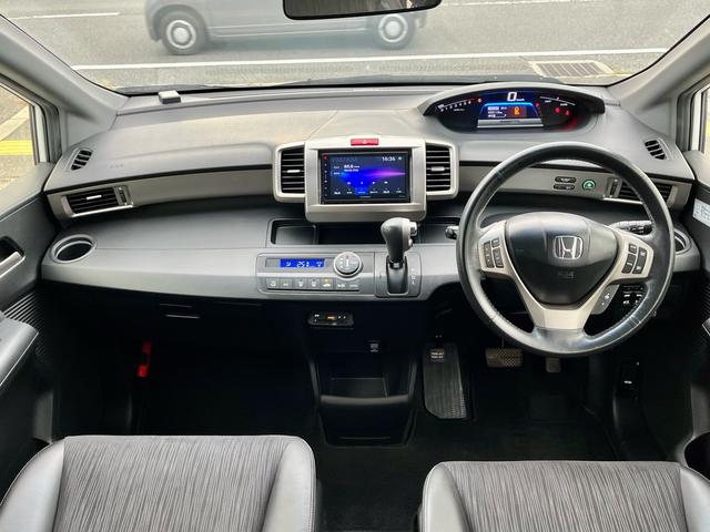 フリードスパイクハイブリッド ハイブリッド　プレミアムエディション　社外ディスプレイオーディオ　バックカメラ　Ｂｌｕｅｔｏｏｔｈオーディオ　両側電動　スマートキー　クルコン　コンビシート　ＨＩＤヘッドライト　フォグ　前後ドラレコ　ＥＴＣ　社外アルミ（12枚目）