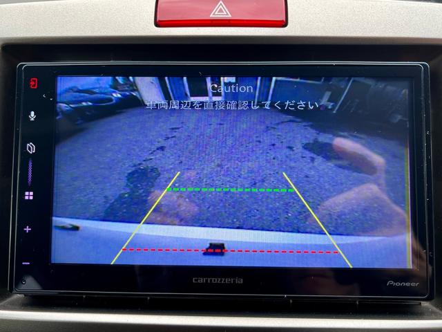 フリードスパイクハイブリッド ハイブリッド　プレミアムエディション　社外ディスプレイオーディオ　バックカメラ　Ｂｌｕｅｔｏｏｔｈオーディオ　両側電動　スマートキー　クルコン　コンビシート　ＨＩＤヘッドライト　フォグ　前後ドラレコ　ＥＴＣ　社外アルミ（22枚目）