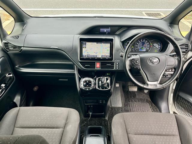 ノア ハイブリッドG 純正大型ナビ フルセグテレビ バックカメラ 天井モニター 衝突軽減 両側電動 クルコン シートヒーター スマートキー LEDヘッドライト フォグ ドラレコ ETC 純正アルミ(6枚目)