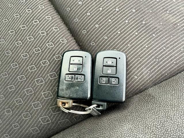 ノア ハイブリッドG 純正大型ナビ フルセグテレビ バックカメラ 天井モニター 衝突軽減 両側電動 クルコン シートヒーター スマートキー LEDヘッドライト フォグ ドラレコ ETC 純正アルミ(24枚目)