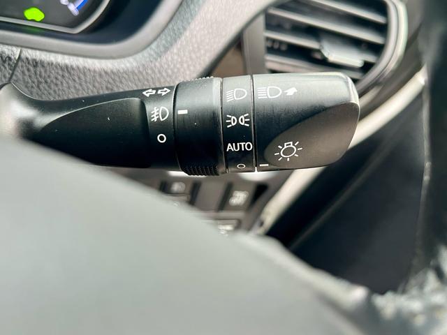 ノア ハイブリッドG 純正大型ナビ フルセグテレビ バックカメラ 天井モニター 衝突軽減 両側電動 クルコン シートヒーター スマートキー LEDヘッドライト フォグ ドラレコ ETC 純正アルミ(27枚目)