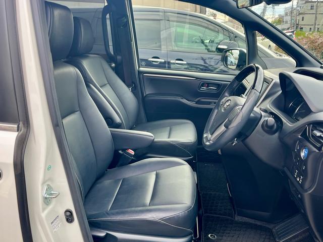 TOYOTA ESQUIRE HYBRID GI BLACK TAILORED