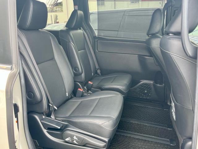 TOYOTA ESQUIRE HYBRID GI BLACK TAILORED