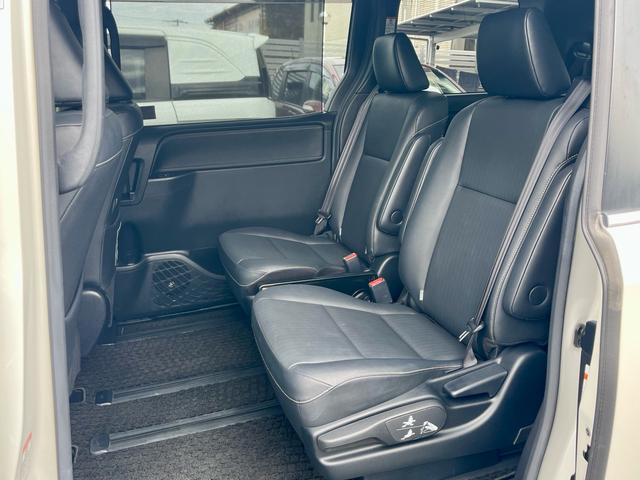 TOYOTA ESQUIRE HYBRID GI BLACK TAILORED