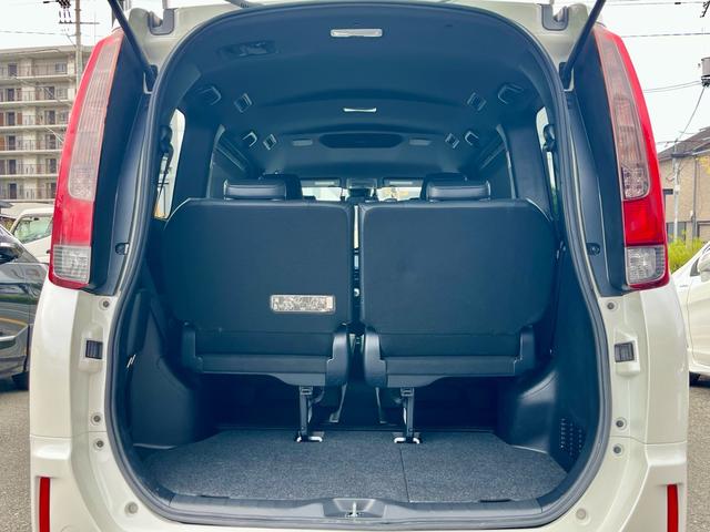 TOYOTA ESQUIRE HYBRID GI BLACK TAILORED