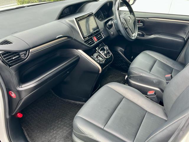 TOYOTA ESQUIRE HYBRID GI BLACK TAILORED