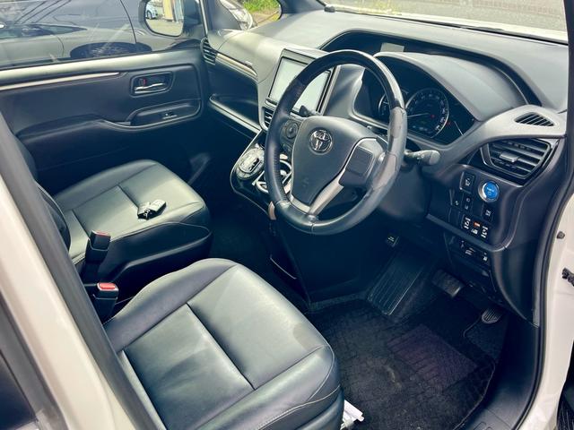 TOYOTA ESQUIRE HYBRID GI BLACK TAILORED