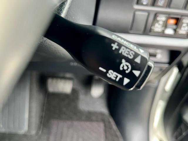 TOYOTA ESQUIRE HYBRID GI BLACK TAILORED