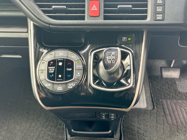 TOYOTA ESQUIRE HYBRID GI BLACK TAILORED