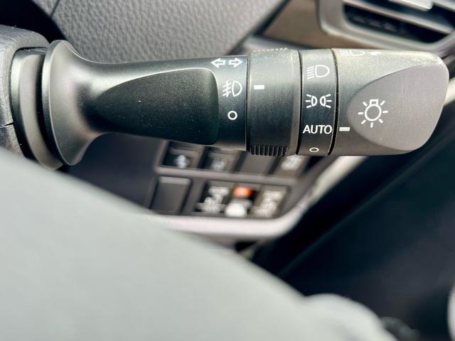 TOYOTA ESQUIRE HYBRID GI BLACK TAILORED