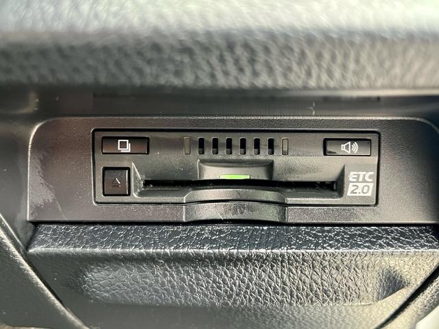 TOYOTA ESQUIRE HYBRID GI BLACK TAILORED