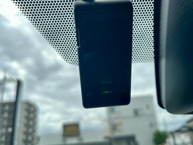 TOYOTA ESQUIRE HYBRID GI BLACK TAILORED